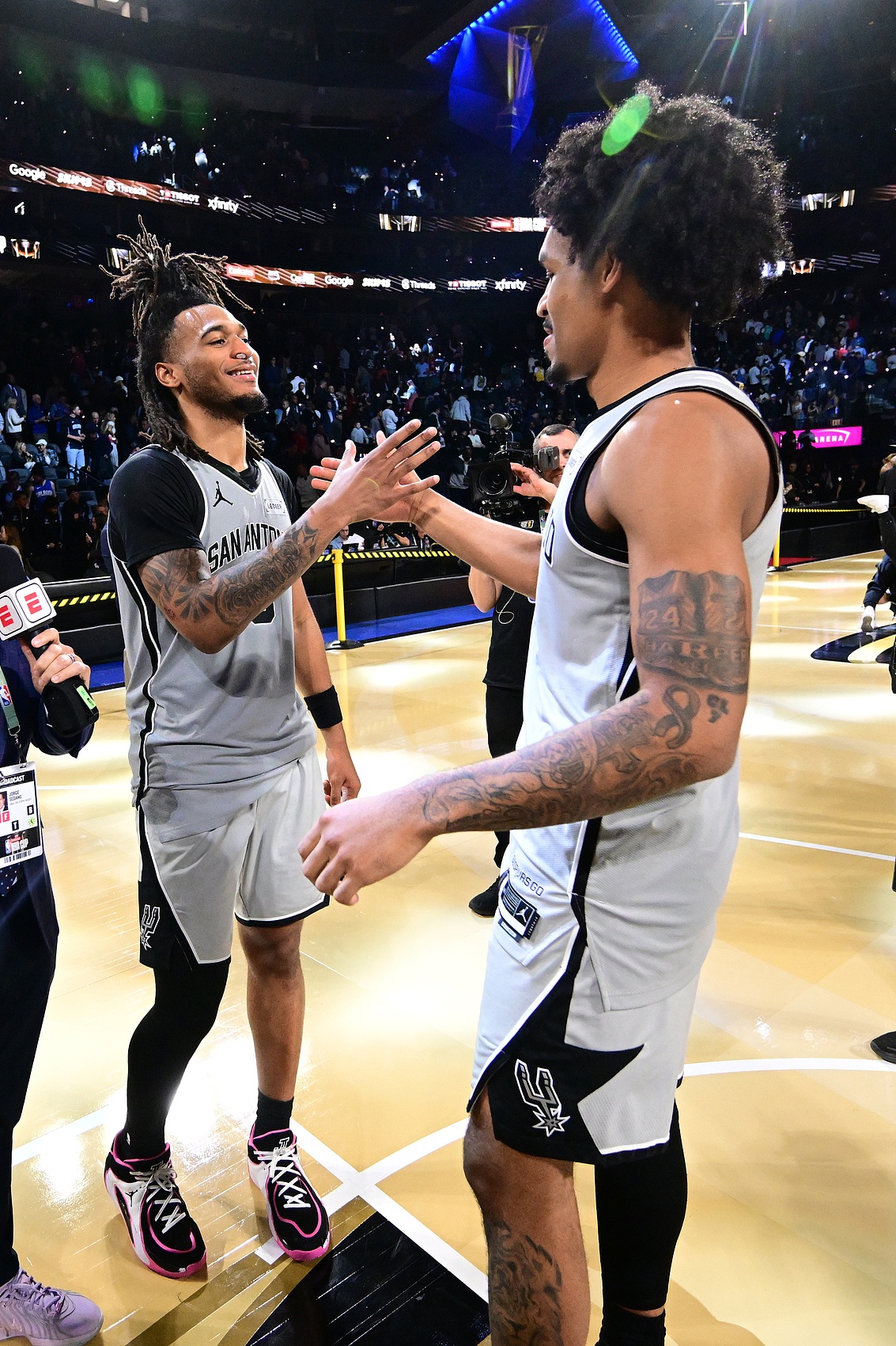 英雄联盟赛事-哈珀卡斯尔在21岁或更年轻时季后赛同场25+ 历史第二对&amp;比肩杜威